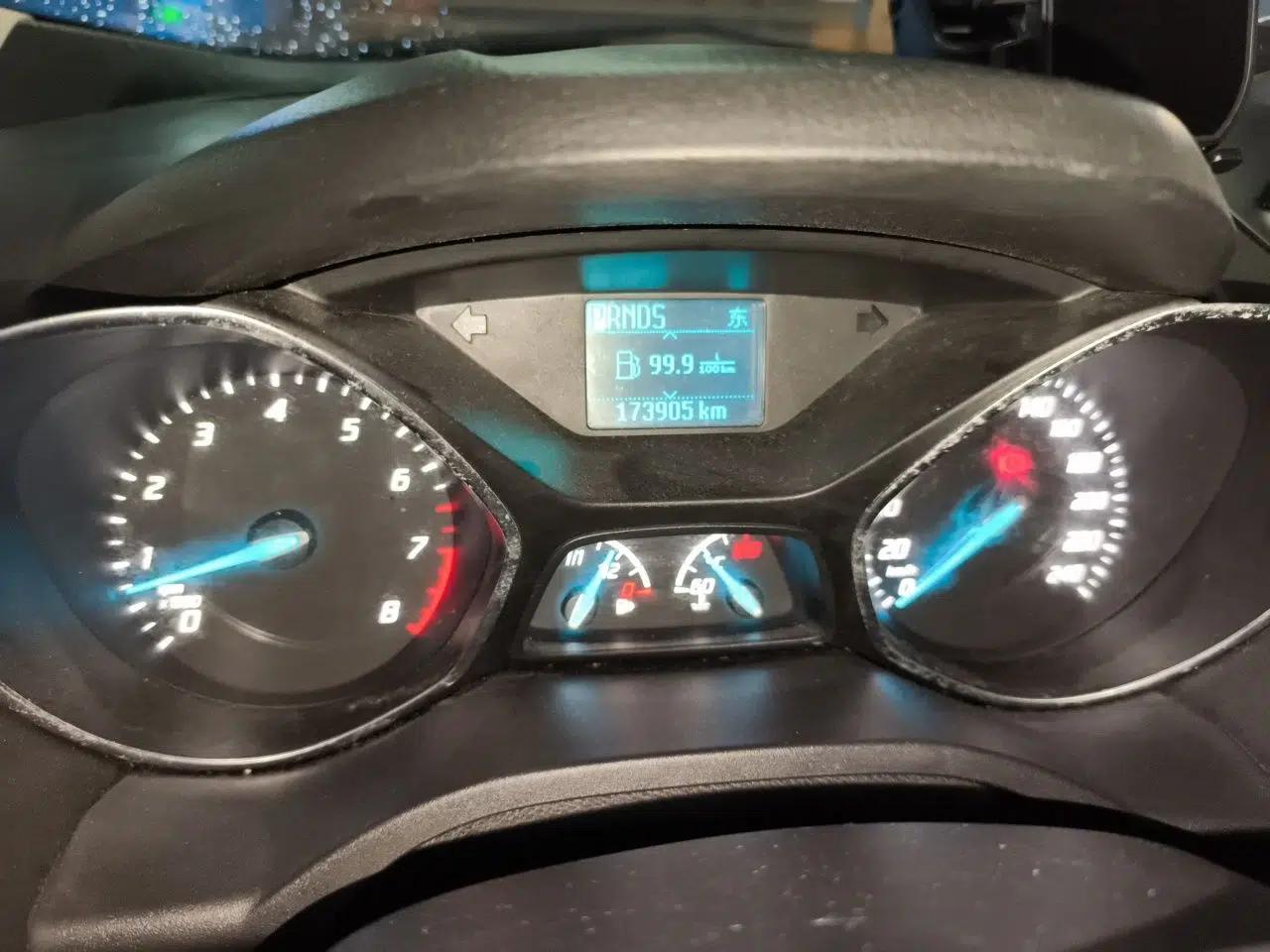 Ford Kuga 2013 1.6L GTDi Two-Wheel-Drive Trend Model — миниатюра 13