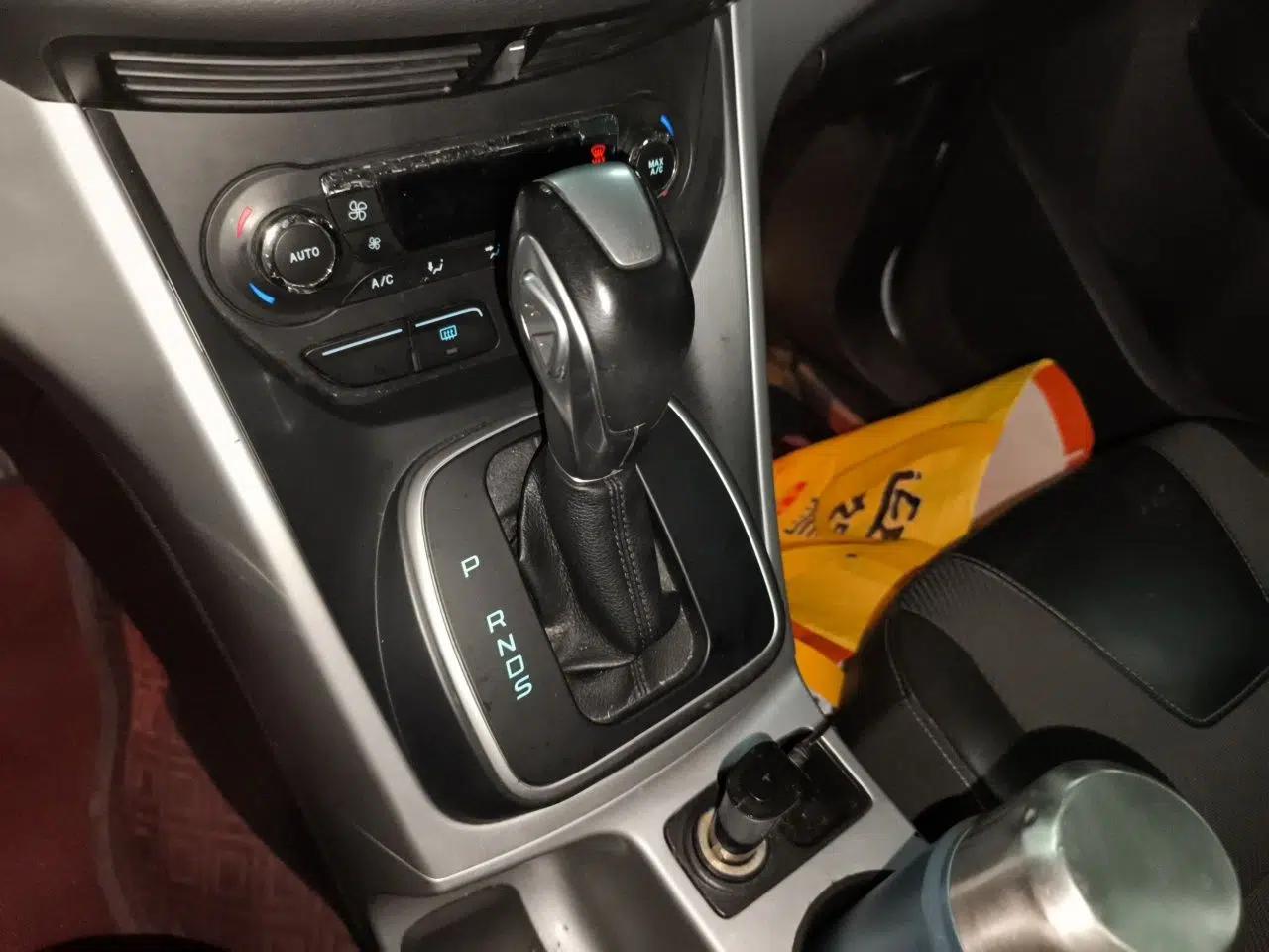Ford Kuga 2013 1.6L GTDi Two-Wheel-Drive Trend Model — миниатюра 15