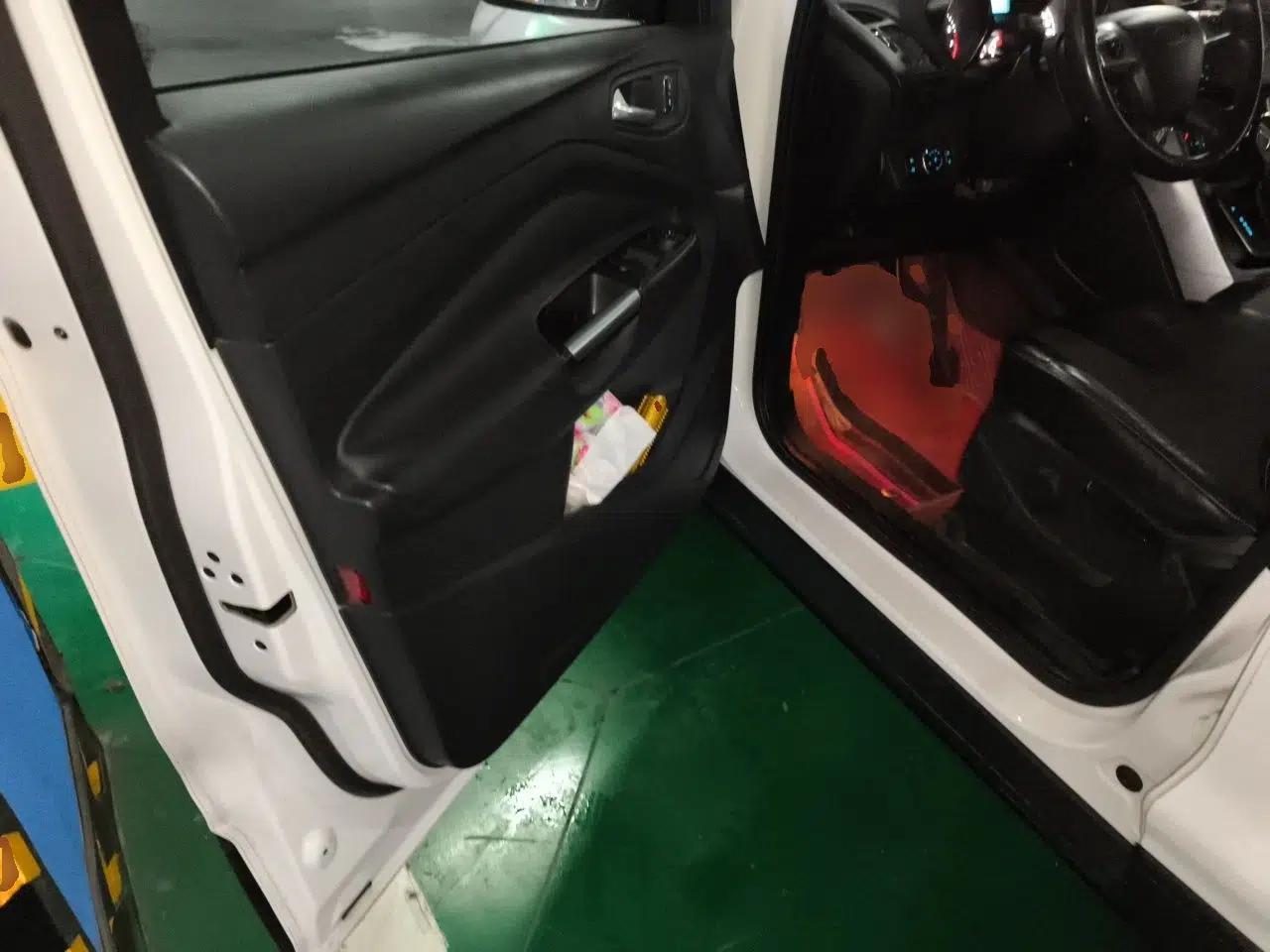Ford Kuga 2013 1.6L GTDi Two-Wheel-Drive Trend Model — миниатюра 17