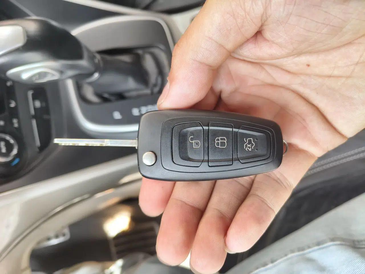 Ford Kuga 2013 2.0L GTDi Four-Wheel-Drive Elite Model — миниатюра 9