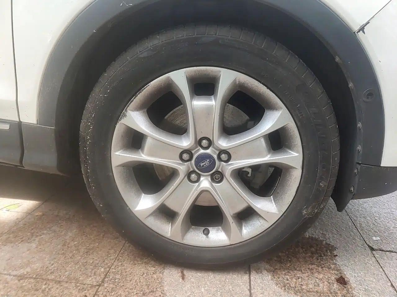 Ford Kuga 2013 2.0L GTDi Four-Wheel-Drive Sport Model — миниатюра 8