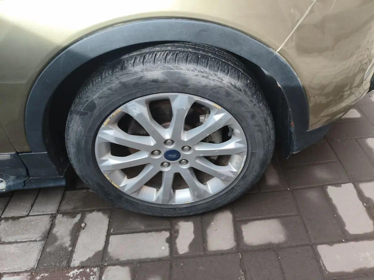 Ford Kuga 2013 1.6L GTDi 4x4 Elite Model — миниатюра 8
