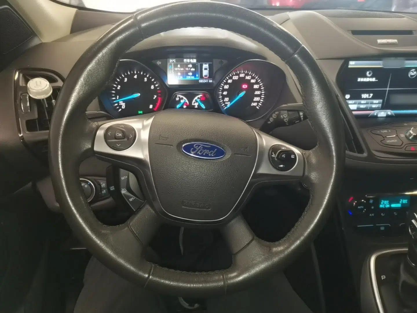 Ford Kuga 2015 2.0L GTDi Four-Wheel-Drive Sport Model — миниатюра 14