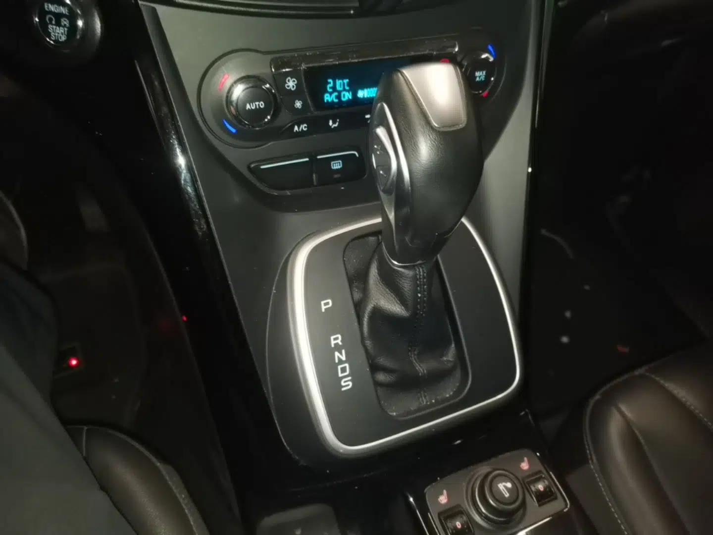 Ford Kuga 2015 2.0L GTDi Four-Wheel-Drive Sport Model — миниатюра 17