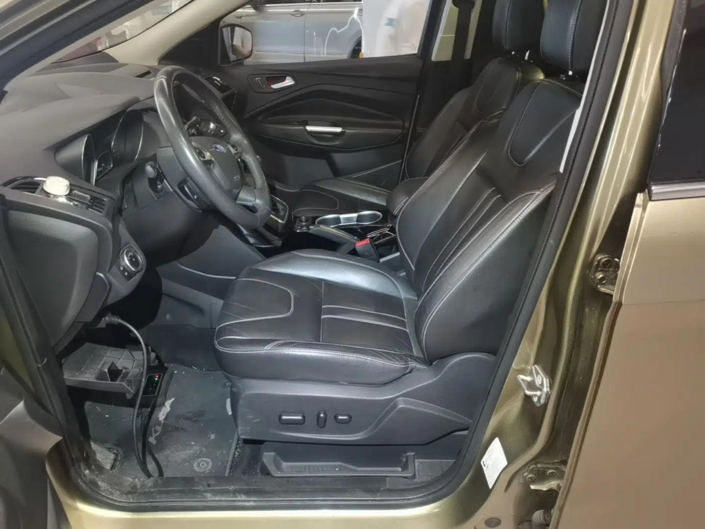 Ford Kuga 2015 2.0L GTDi Four-Wheel-Drive Sport Model — миниатюра 18
