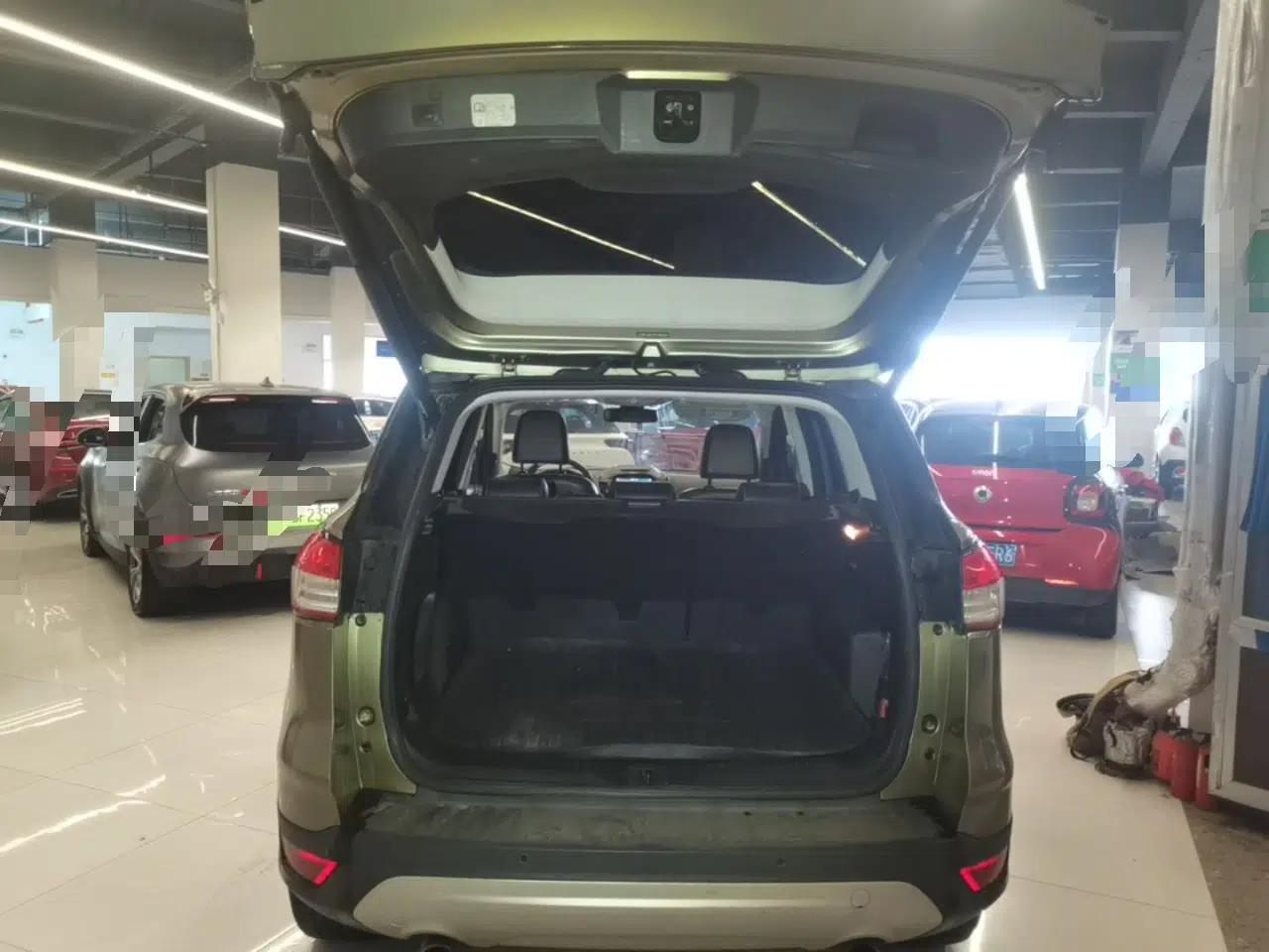 Ford Kuga 2015 2.0L GTDi Four-Wheel-Drive Sport Model — миниатюра 22