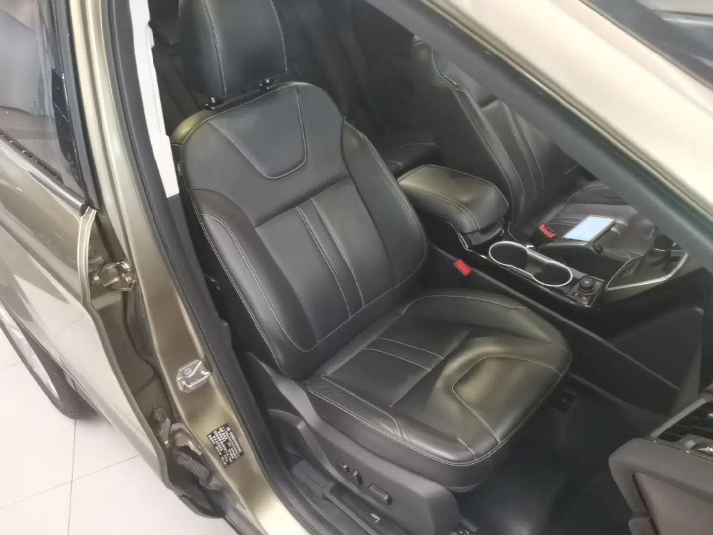 Ford Kuga 2015 2.0L GTDi Four-Wheel-Drive Sport Model — миниатюра 23