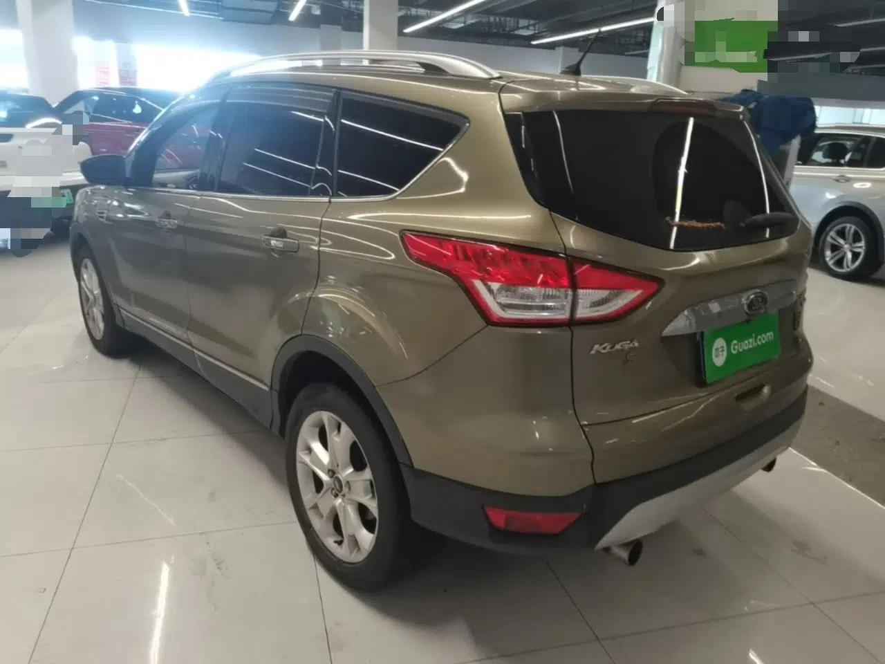 Ford Kuga 2015 2.0L GTDi Four-Wheel-Drive Sport Model — миниатюра 4