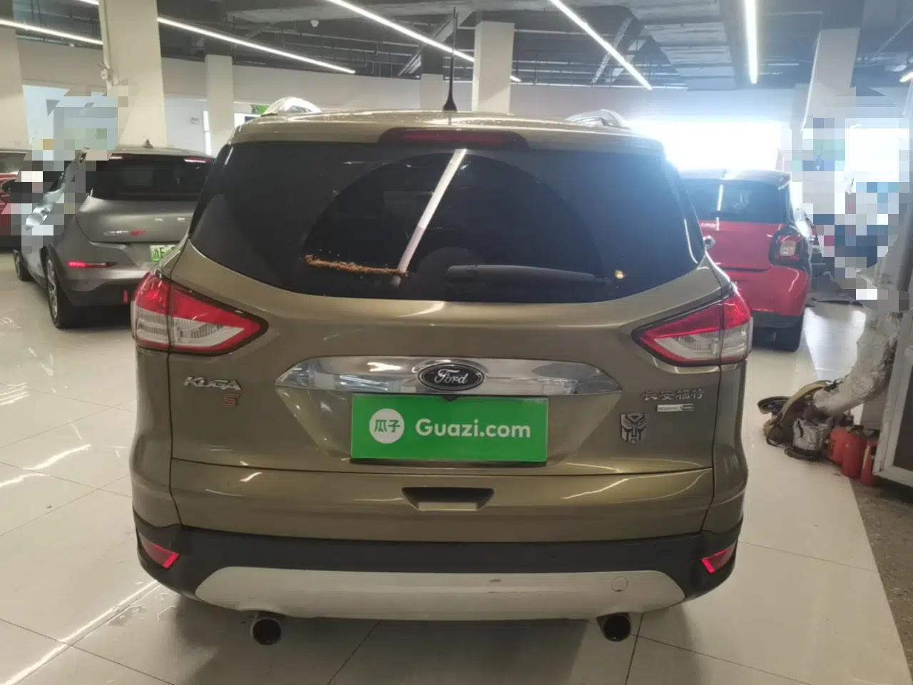 Ford Kuga 2015 2.0L GTDi Four-Wheel-Drive Sport Model — миниатюра 5