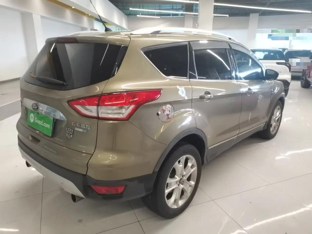 Ford Kuga 2015 2.0L GTDi Four-Wheel-Drive Sport Model — миниатюра 6
