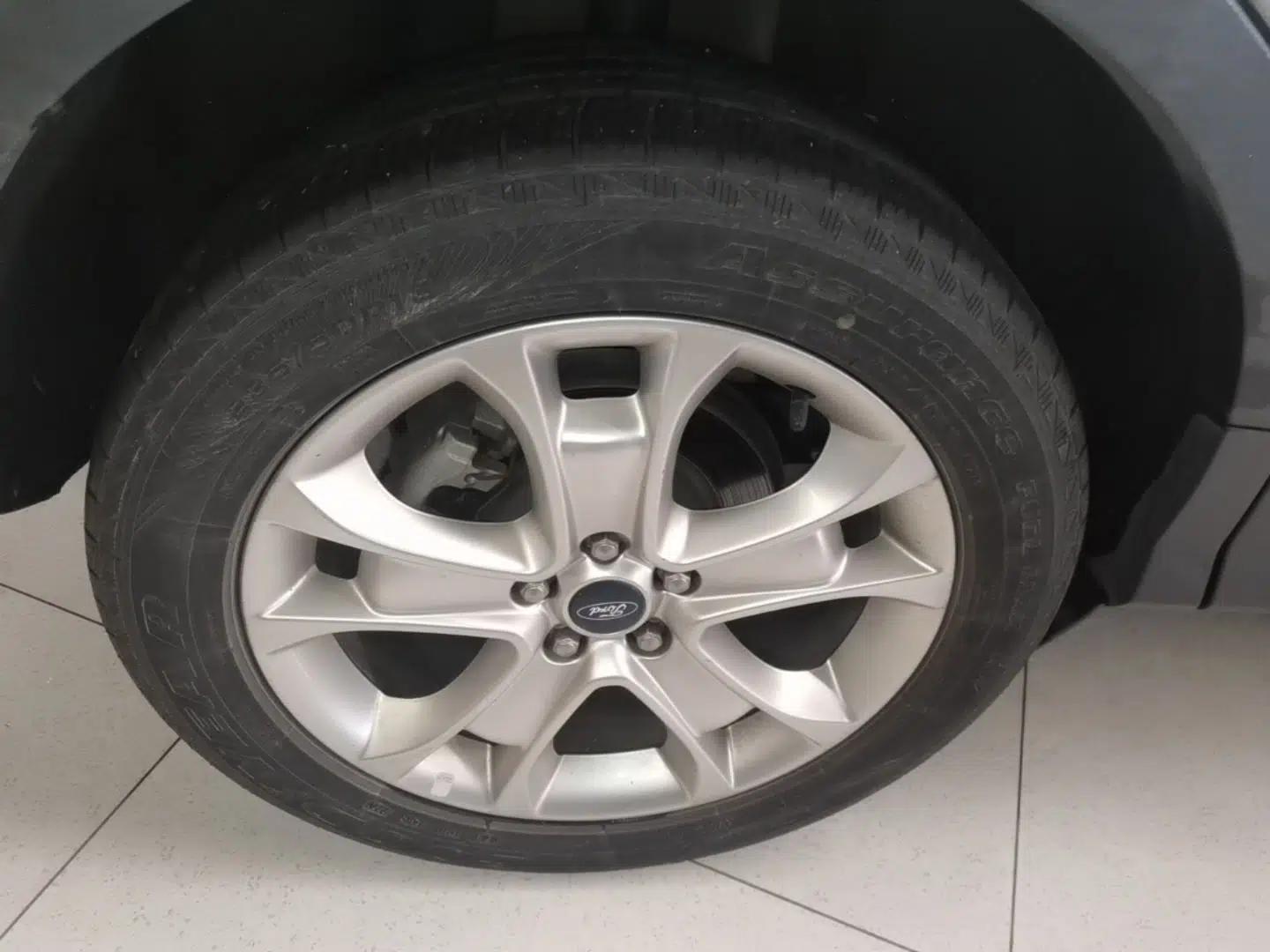 Ford Kuga 2015 2.0L GTDi Four-Wheel-Drive Sport Model — миниатюра 10