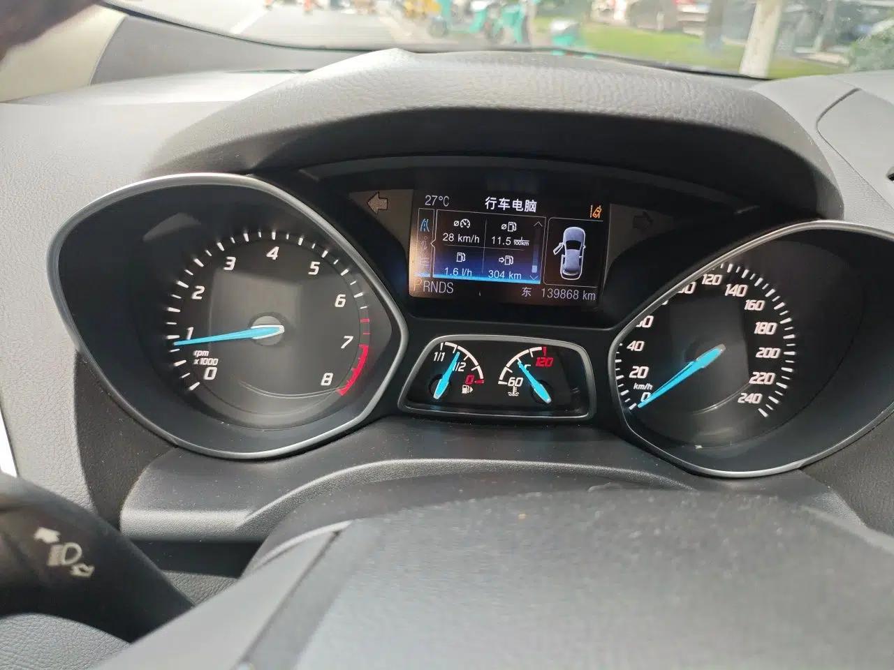 Ford Kuga 2013 2.0L GTDi Four-Wheel-Drive Sport Model — миниатюра 12
