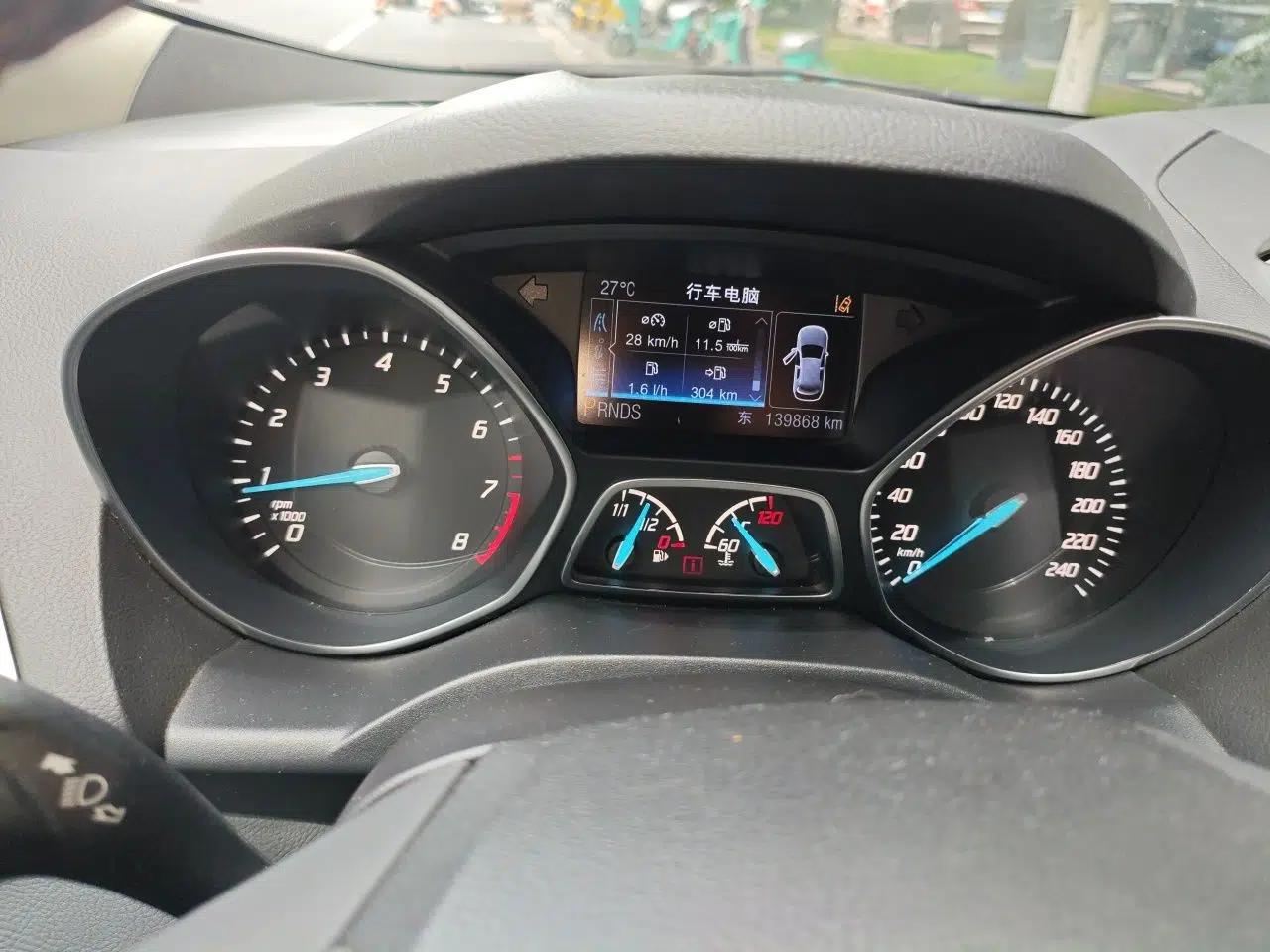 Ford Kuga 2013 2.0L GTDi Four-Wheel-Drive Sport Model — миниатюра 13