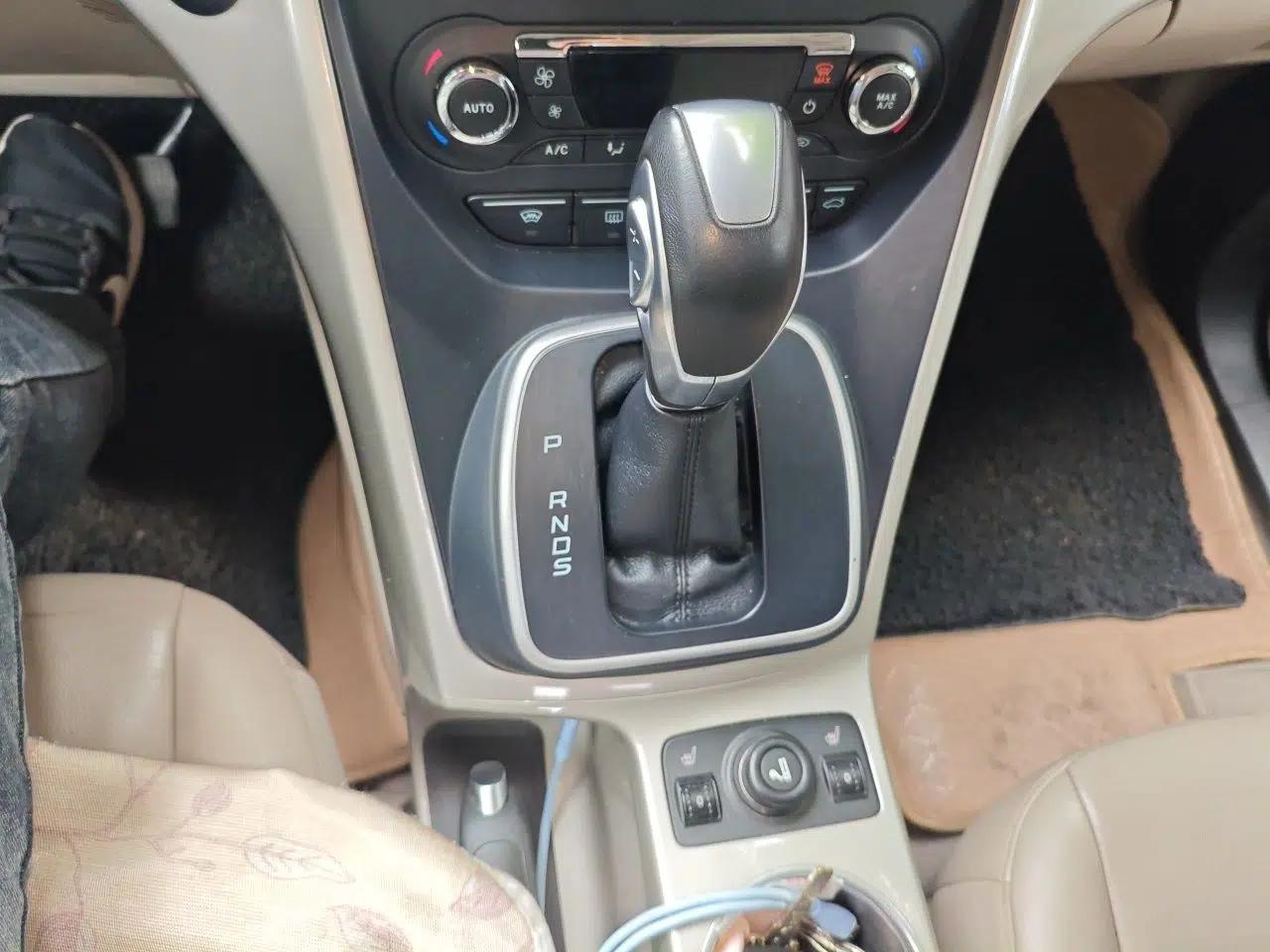 Ford Kuga 2013 2.0L GTDi Four-Wheel-Drive Sport Model — миниатюра 15