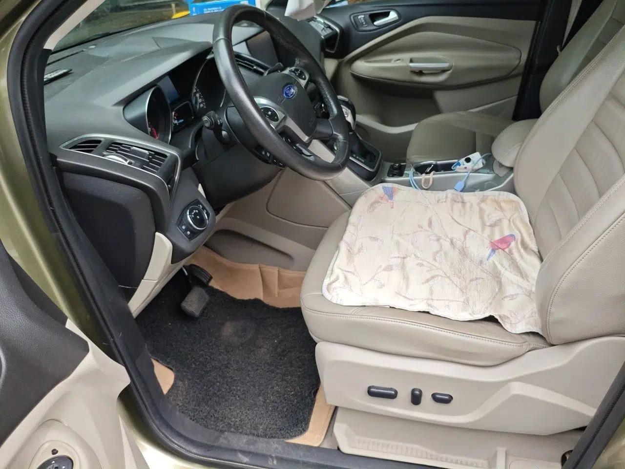 Ford Kuga 2013 2.0L GTDi Four-Wheel-Drive Sport Model — миниатюра 16