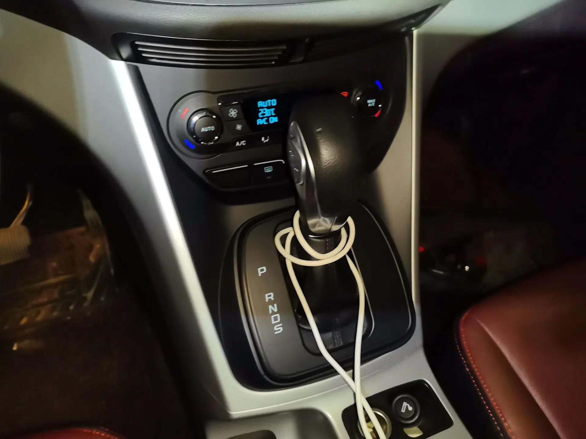 Ford Kuga 2015 1.5L GTDi Two-Wheel-Drive Comfort Model — миниатюра 11