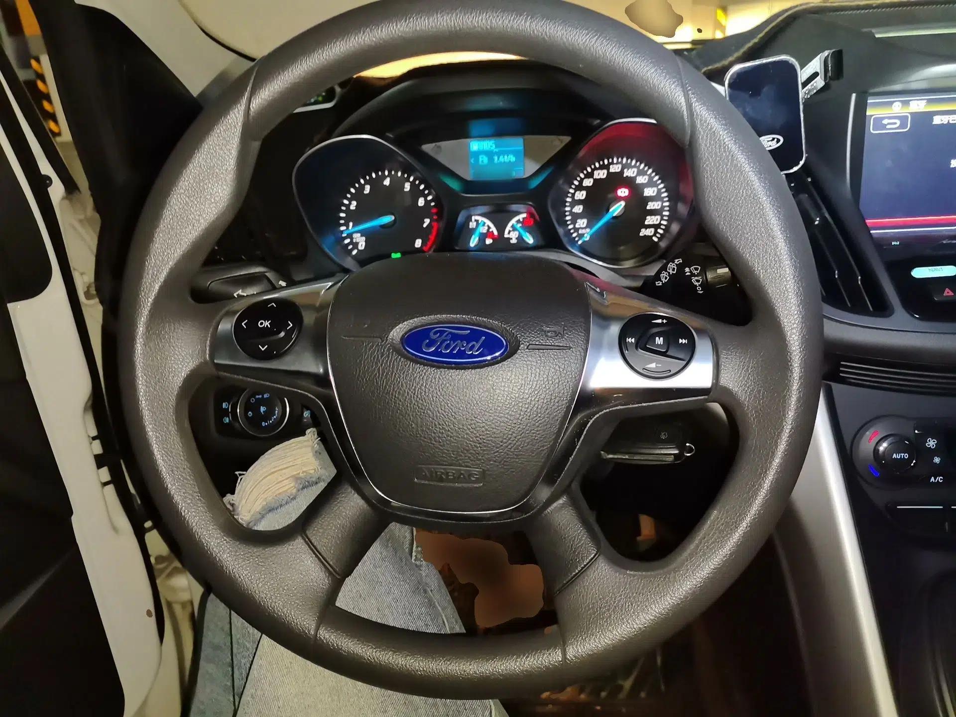 Ford Kuga 2015 1.5L GTDi Two-Wheel-Drive Comfort Model — миниатюра 7