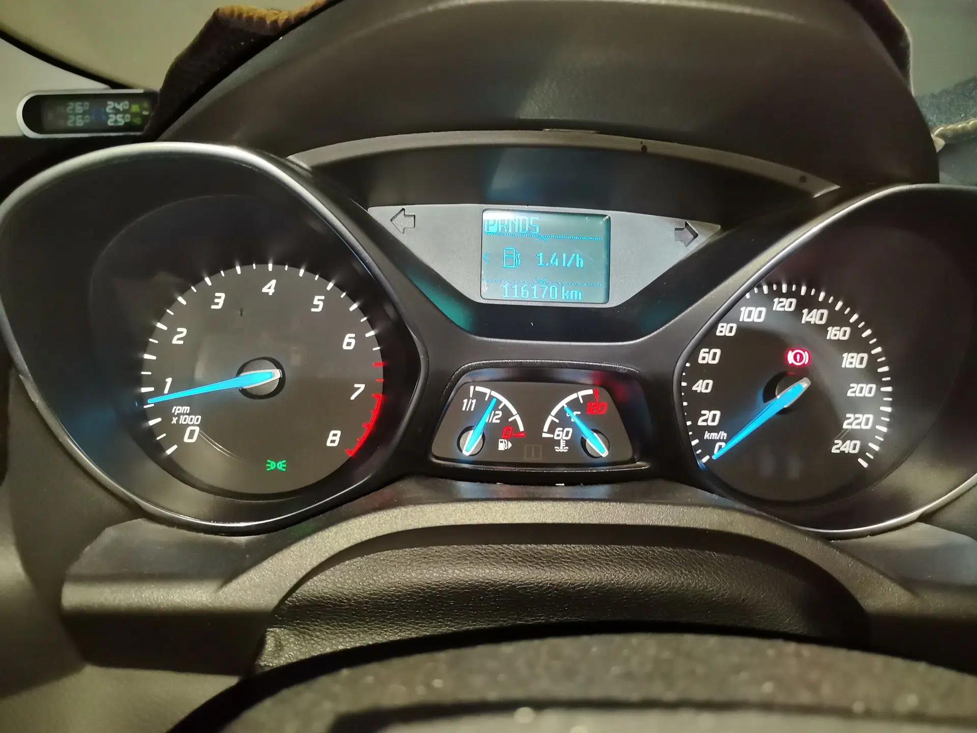 Ford Kuga 2015 1.5L GTDi Two-Wheel-Drive Comfort Model — миниатюра 8