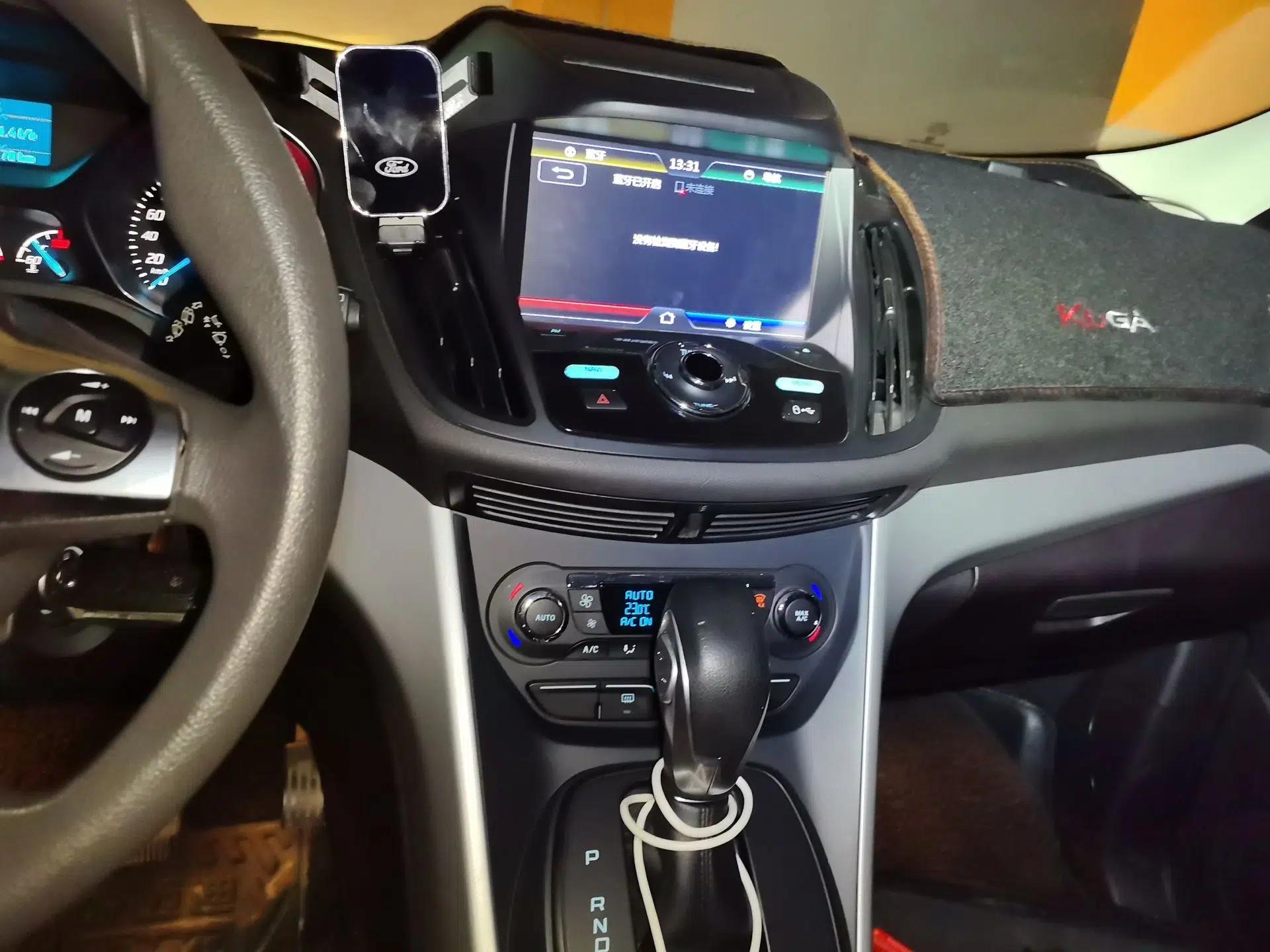 Ford Kuga 2015 1.5L GTDi Two-Wheel-Drive Comfort Model — миниатюра 10