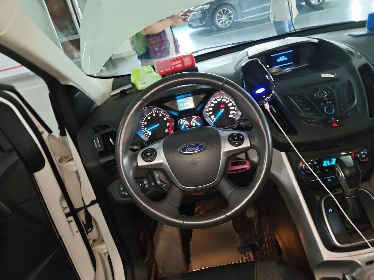 Ford Kuga 2013 1.6L GTDi Two-Wheel-Drive Trend Model — миниатюра 11