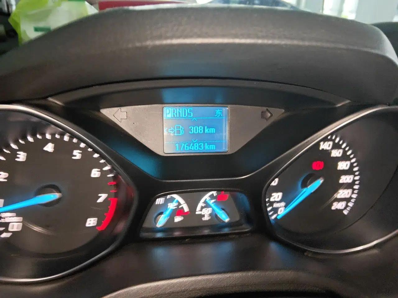 Ford Kuga 2013 1.6L GTDi Two-Wheel-Drive Trend Model — миниатюра 13