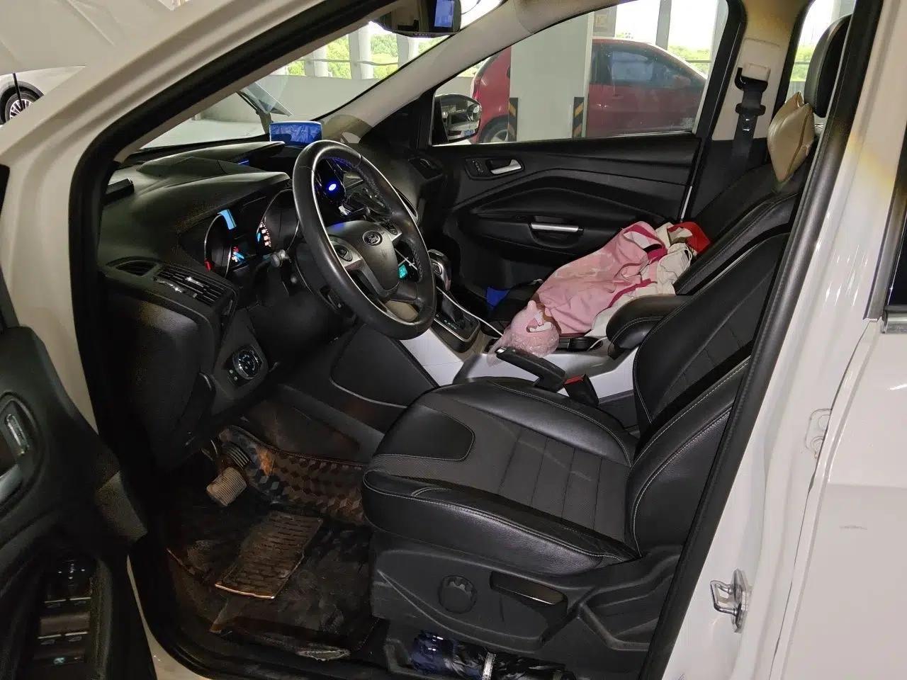 Ford Kuga 2013 1.6L GTDi Two-Wheel-Drive Trend Model — миниатюра 16