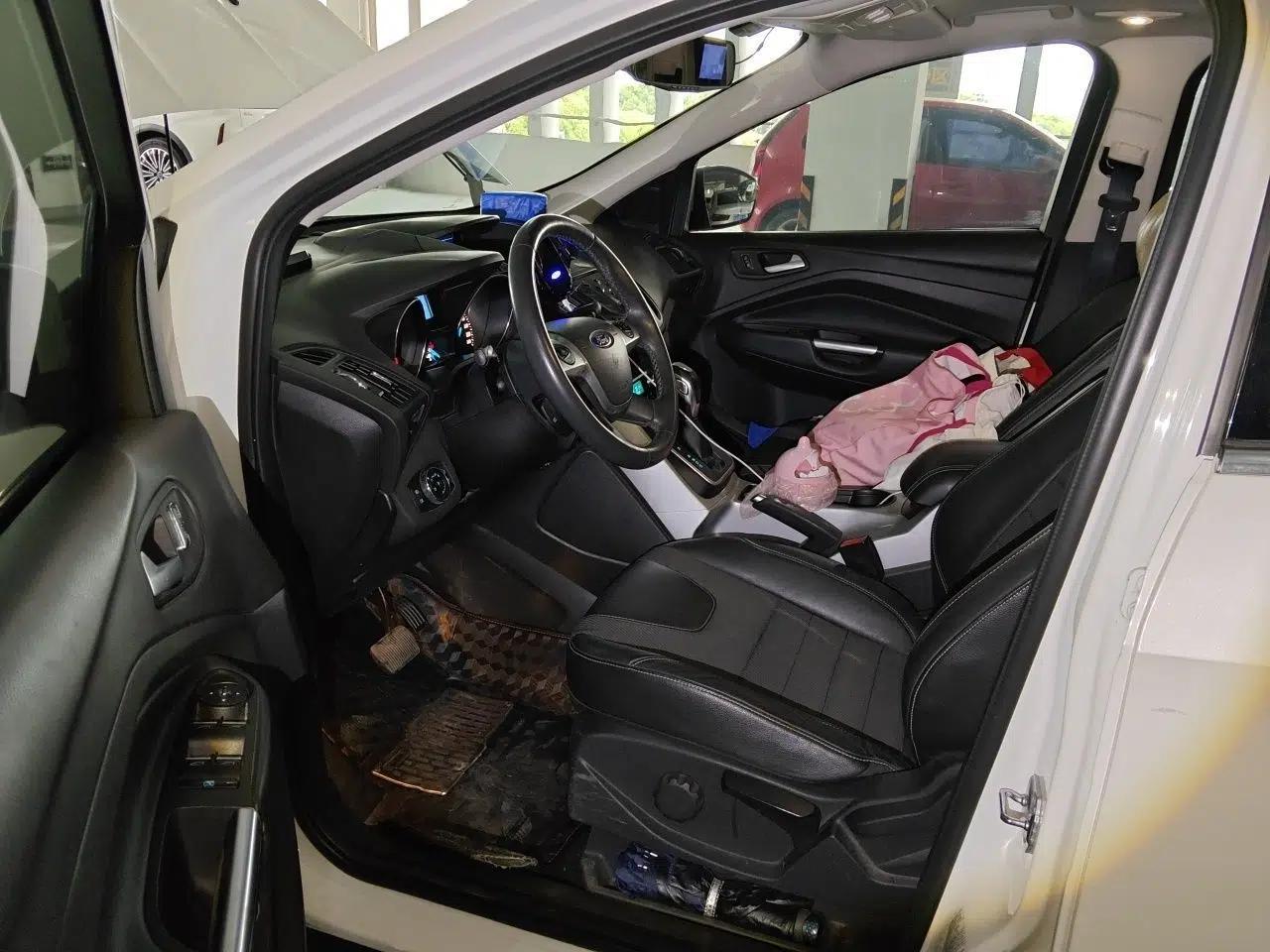 Ford Kuga 2013 1.6L GTDi Two-Wheel-Drive Trend Model — миниатюра 17