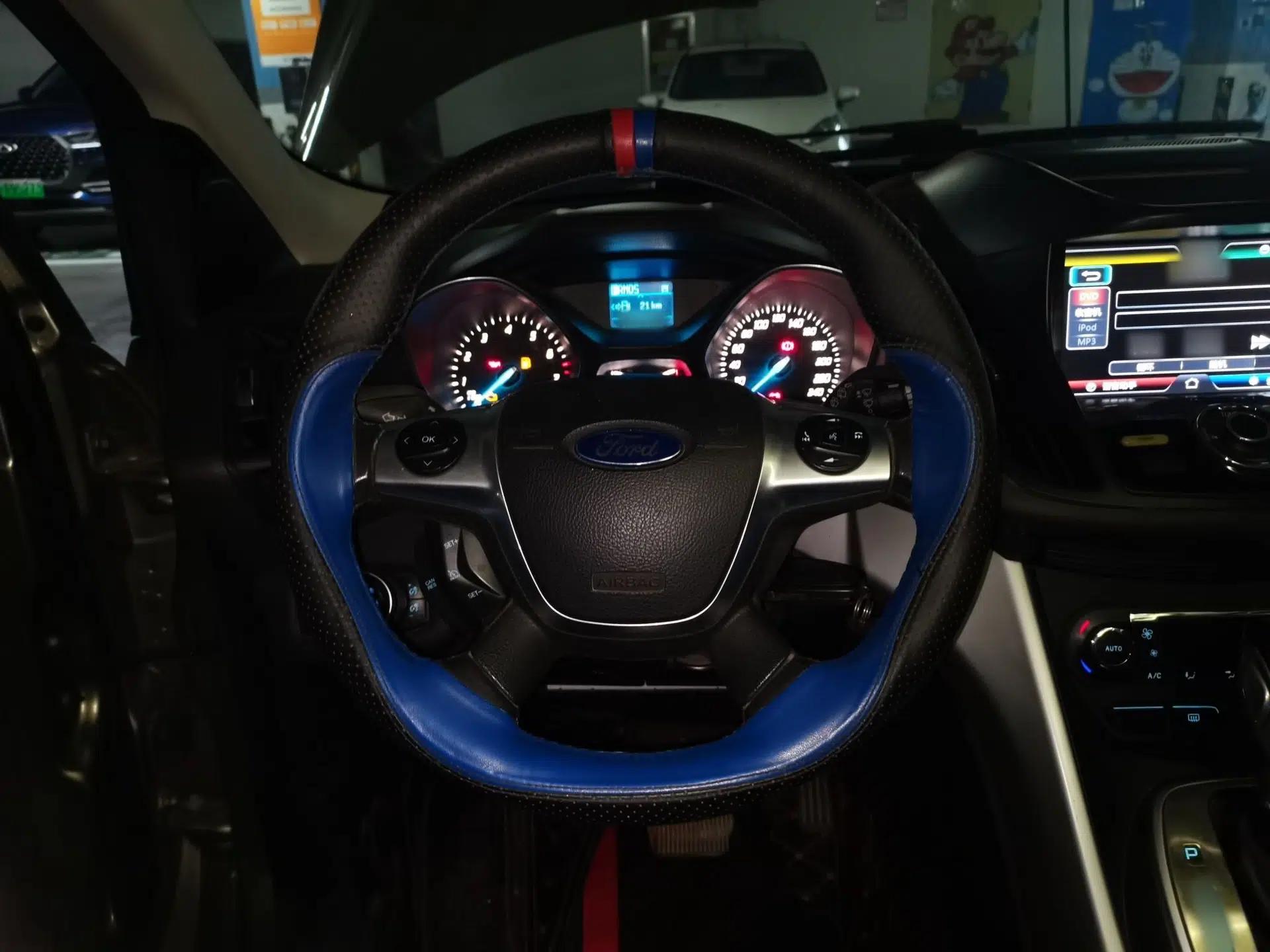 Ford Kuga 2015 1.5L GTDi Two-Wheel Drive Fashion Edition — миниатюра 11