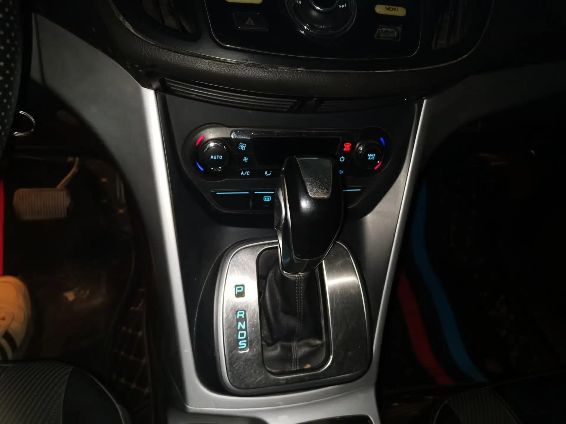 Ford Kuga 2015 1.5L GTDi Two-Wheel Drive Fashion Edition — миниатюра 15