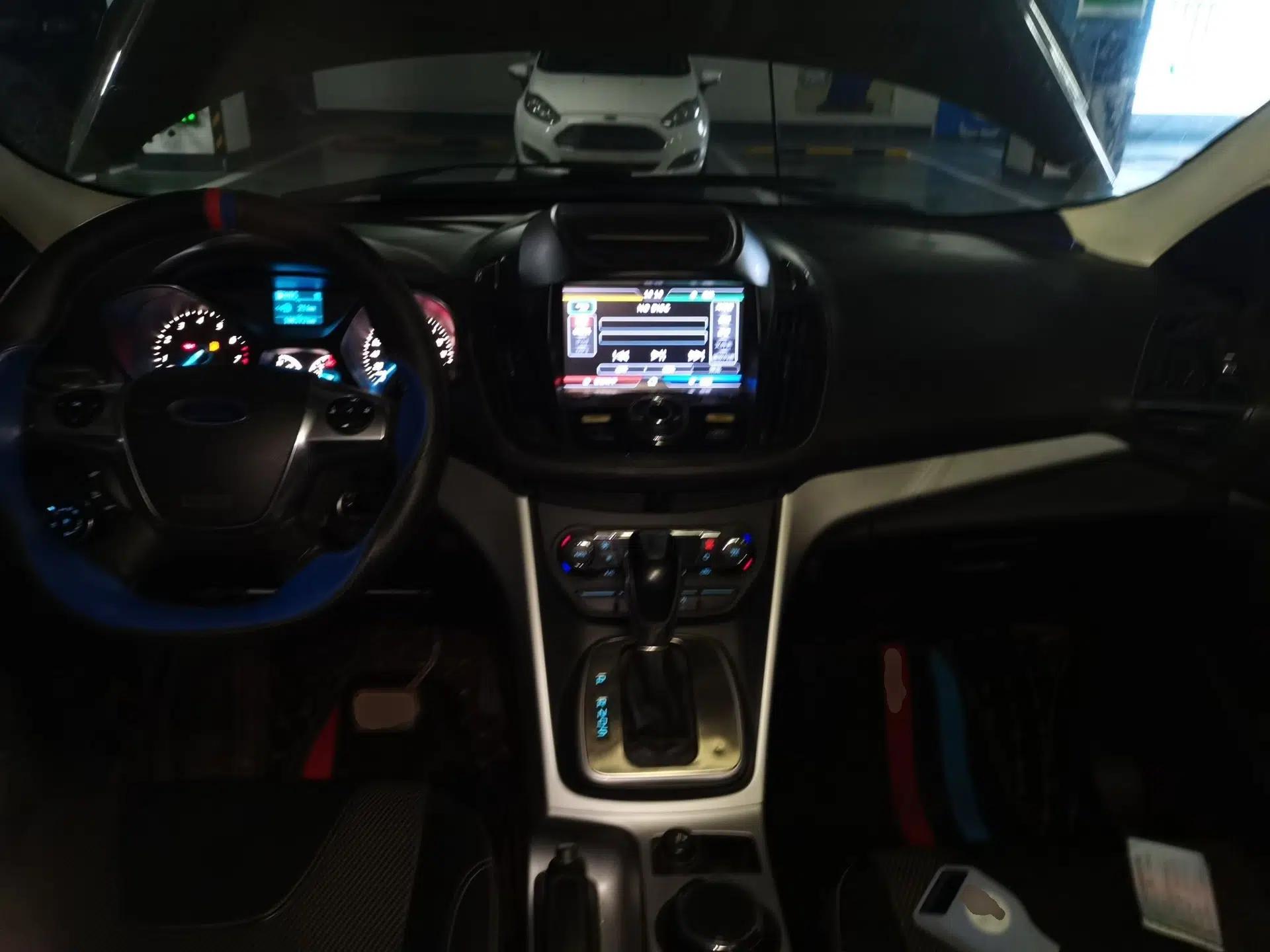 Ford Kuga 2015 1.5L GTDi Two-Wheel Drive Fashion Edition — миниатюра 10