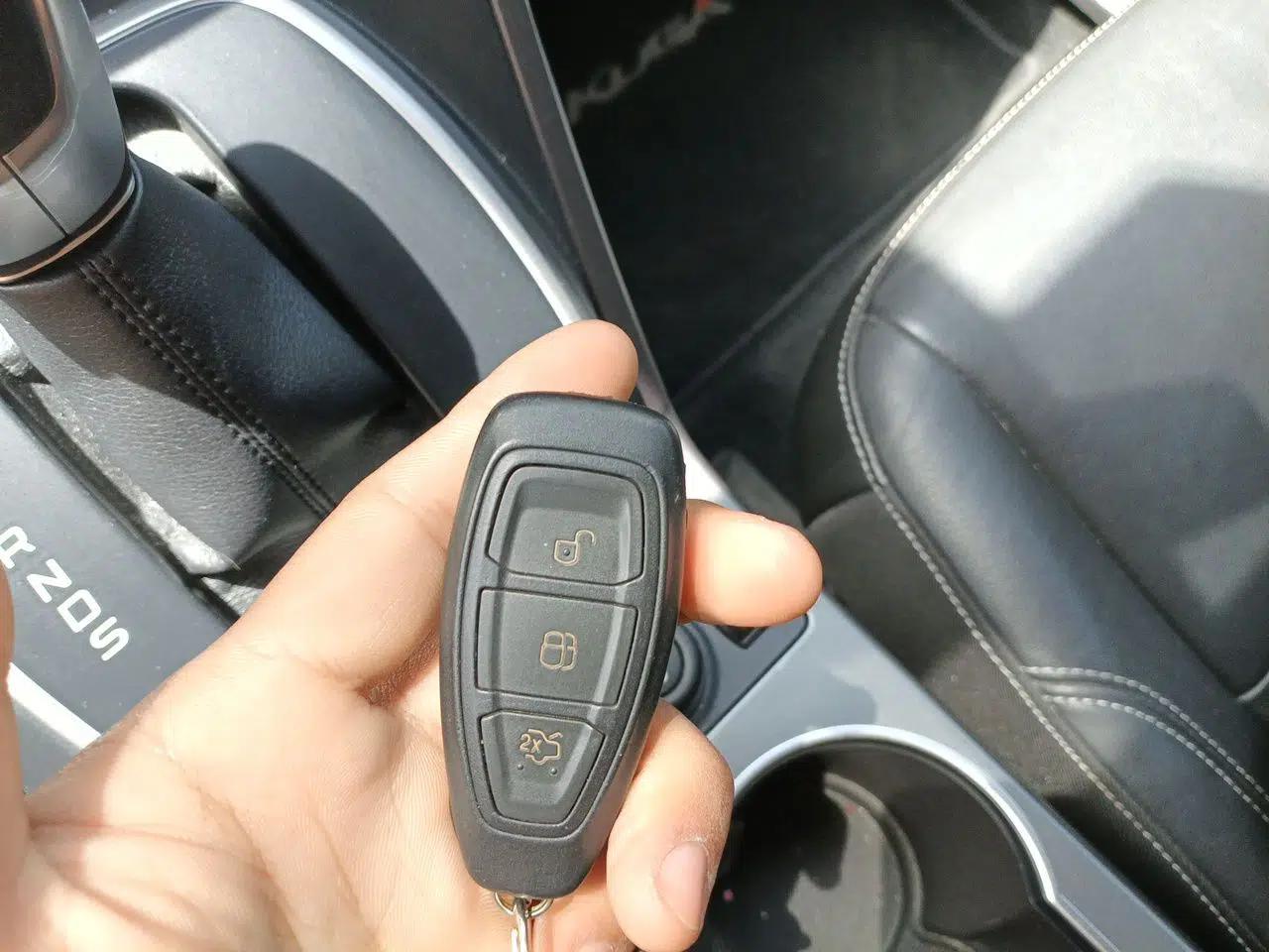 Ford Kuga 2015 1.5L GTDi Four-Wheel-Drive Elite Model — миниатюра 9