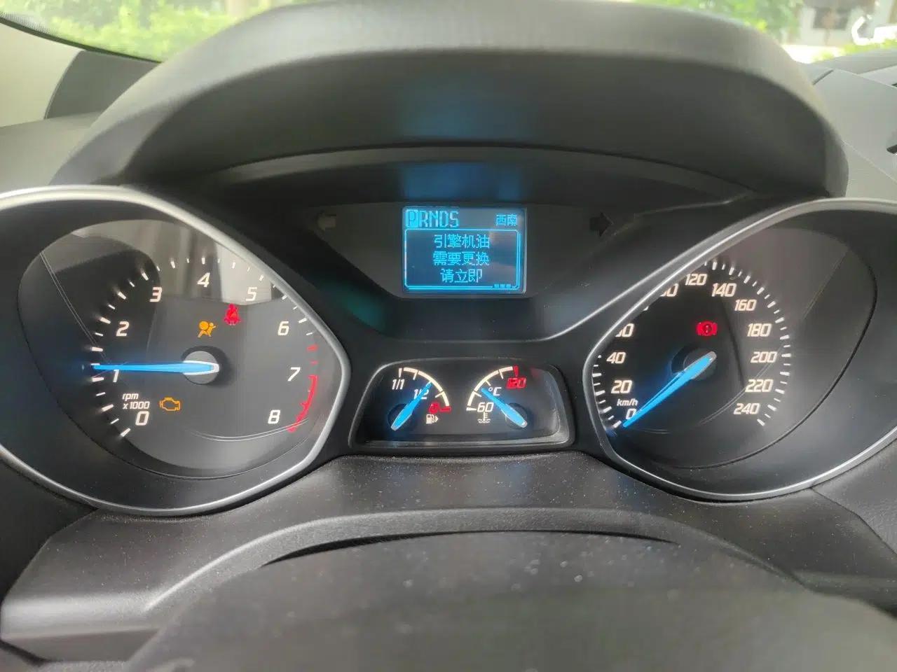 Ford Kuga 2013 1.6L GTDi Two-Wheel-Drive Trend Model — миниатюра 12