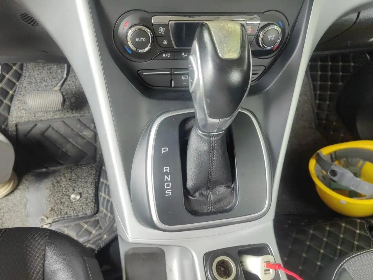 Ford Kuga 2013 1.6L GTDi Two-Wheel-Drive Trend Model — миниатюра 15