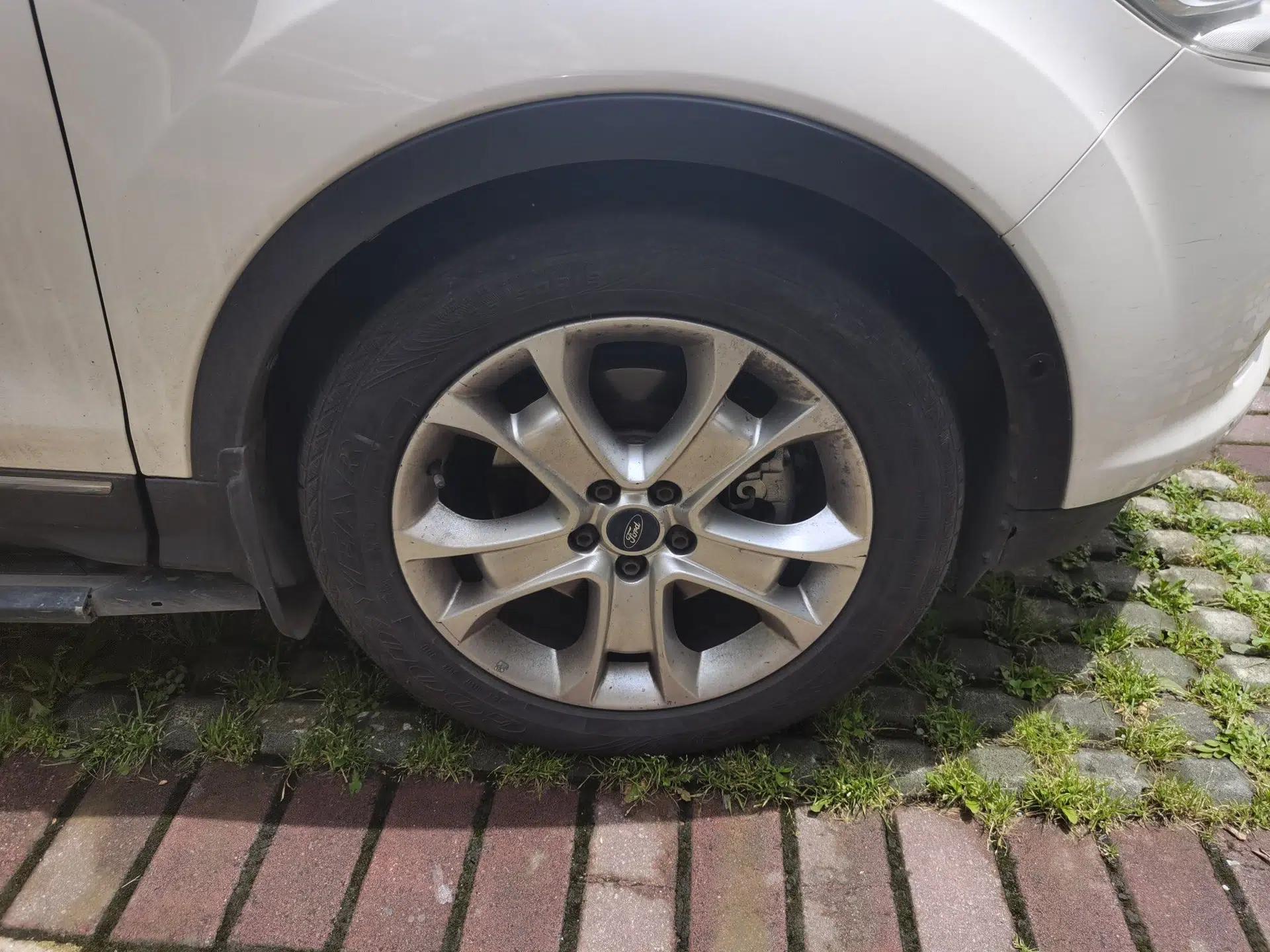 Ford Kuga 2013 2.0L GTDi Four-Wheel-Drive Sport Model — миниатюра 8