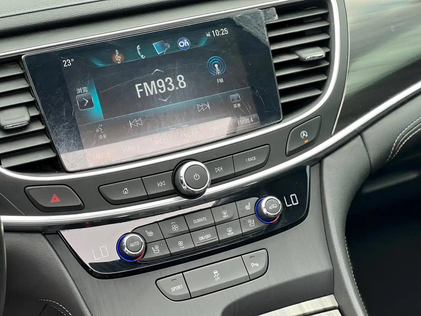 Buick LaCrosse 2018 20T Elite — миниатюра 11