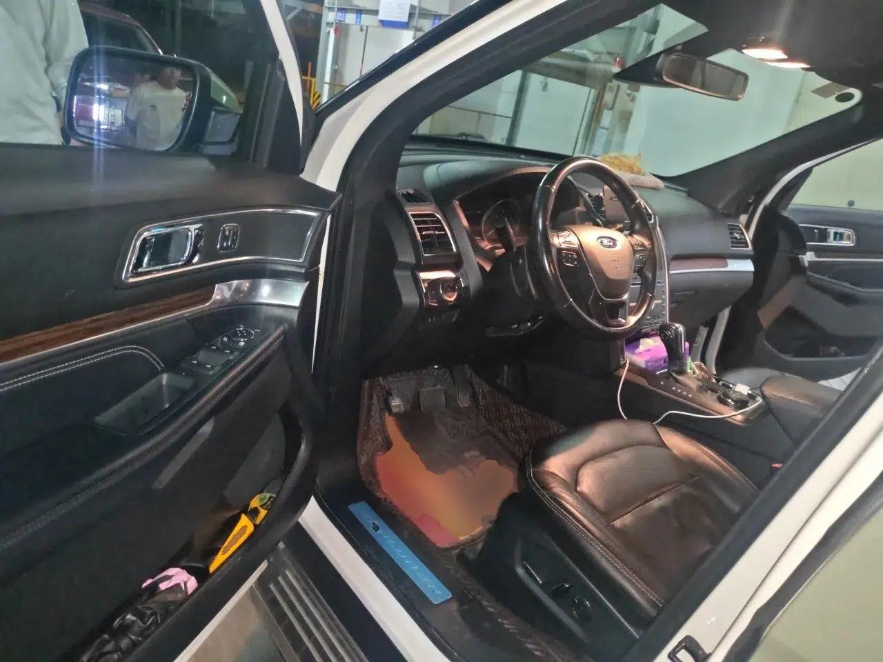 Ford Explorer 2017 2.3T Elite Edition — миниатюра 17