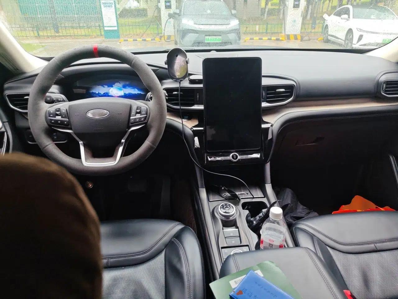 Ford Explorer 2020 EcoBoost 285 4x4 Platinum Edition 7-Seater — миниатюра 10