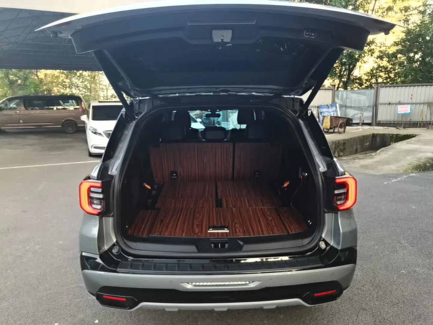Ford Explorer 2023 EcoBoost 285 Kunlun Peak Edition 7-Seater — миниатюра 22