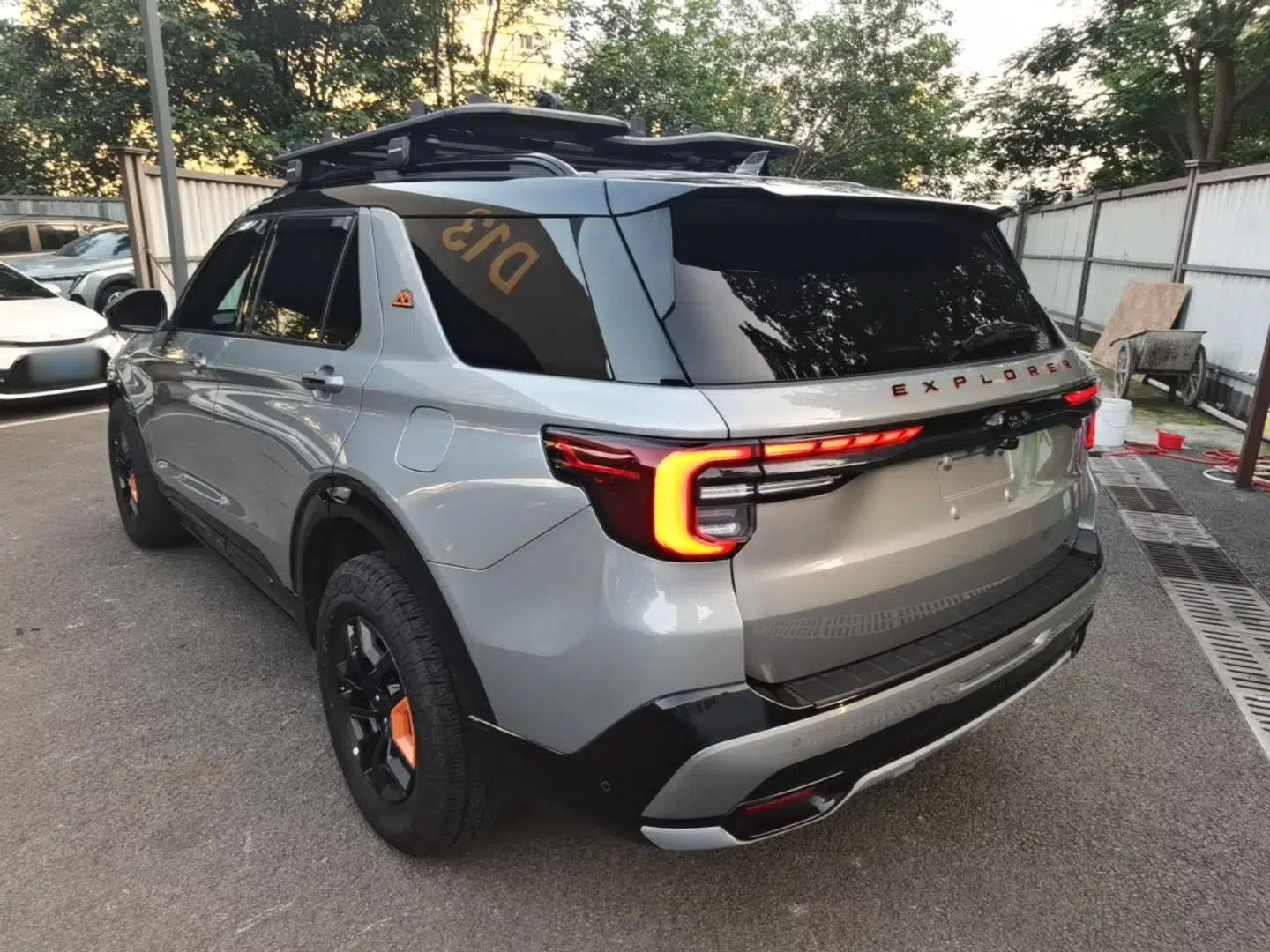 Ford Explorer 2023 EcoBoost 285 Kunlun Peak Edition 7-Seater — миниатюра 4