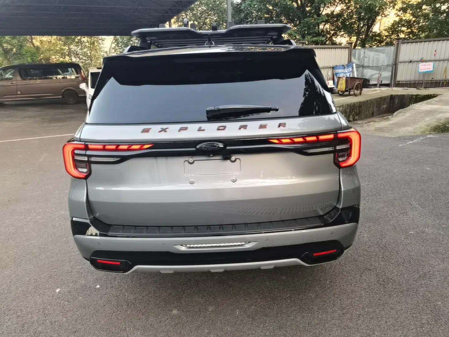 Ford Explorer 2023 EcoBoost 285 Kunlun Peak Edition 7-Seater — миниатюра 5