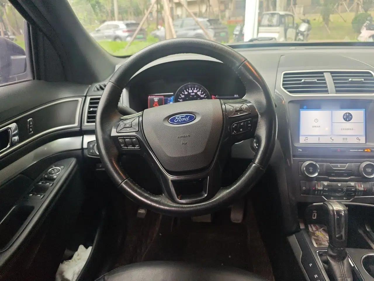 Ford Explorer 2017 2.3T Fashion Edition — миниатюра 11