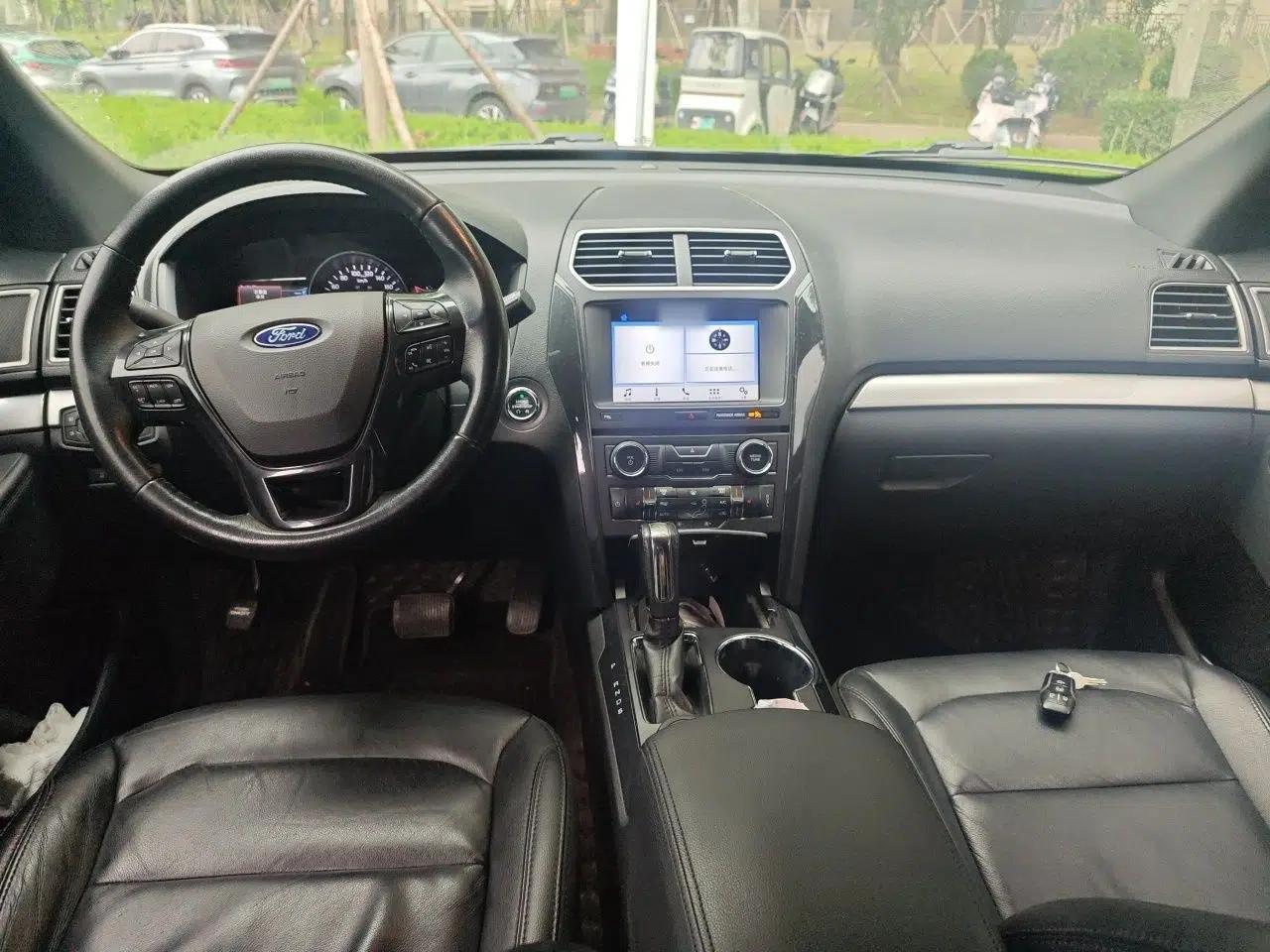Ford Explorer 2017 2.3T Fashion Edition — миниатюра 10