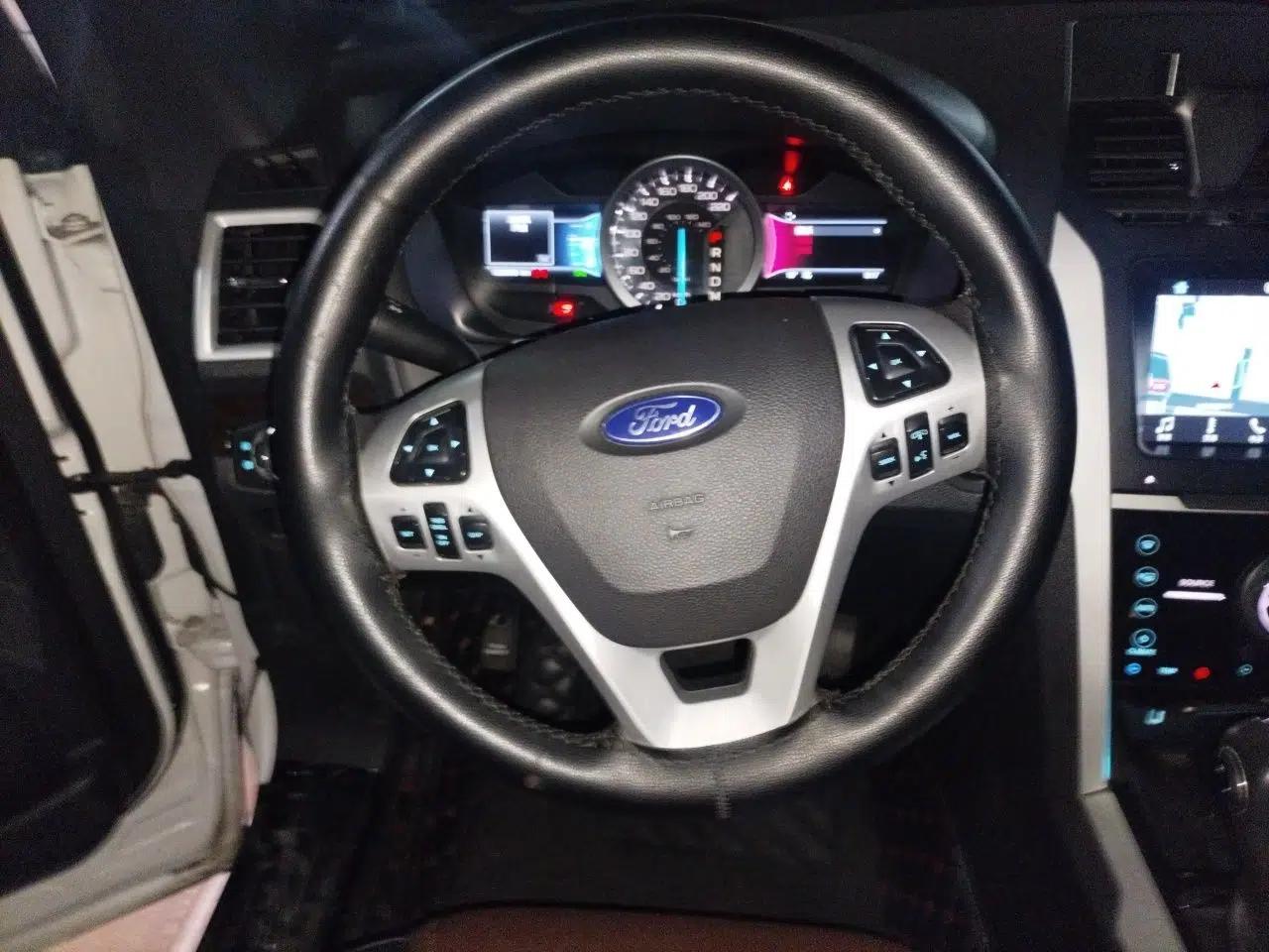 Ford Explorer 2013 3.5L Deluxe Model — миниатюра 11