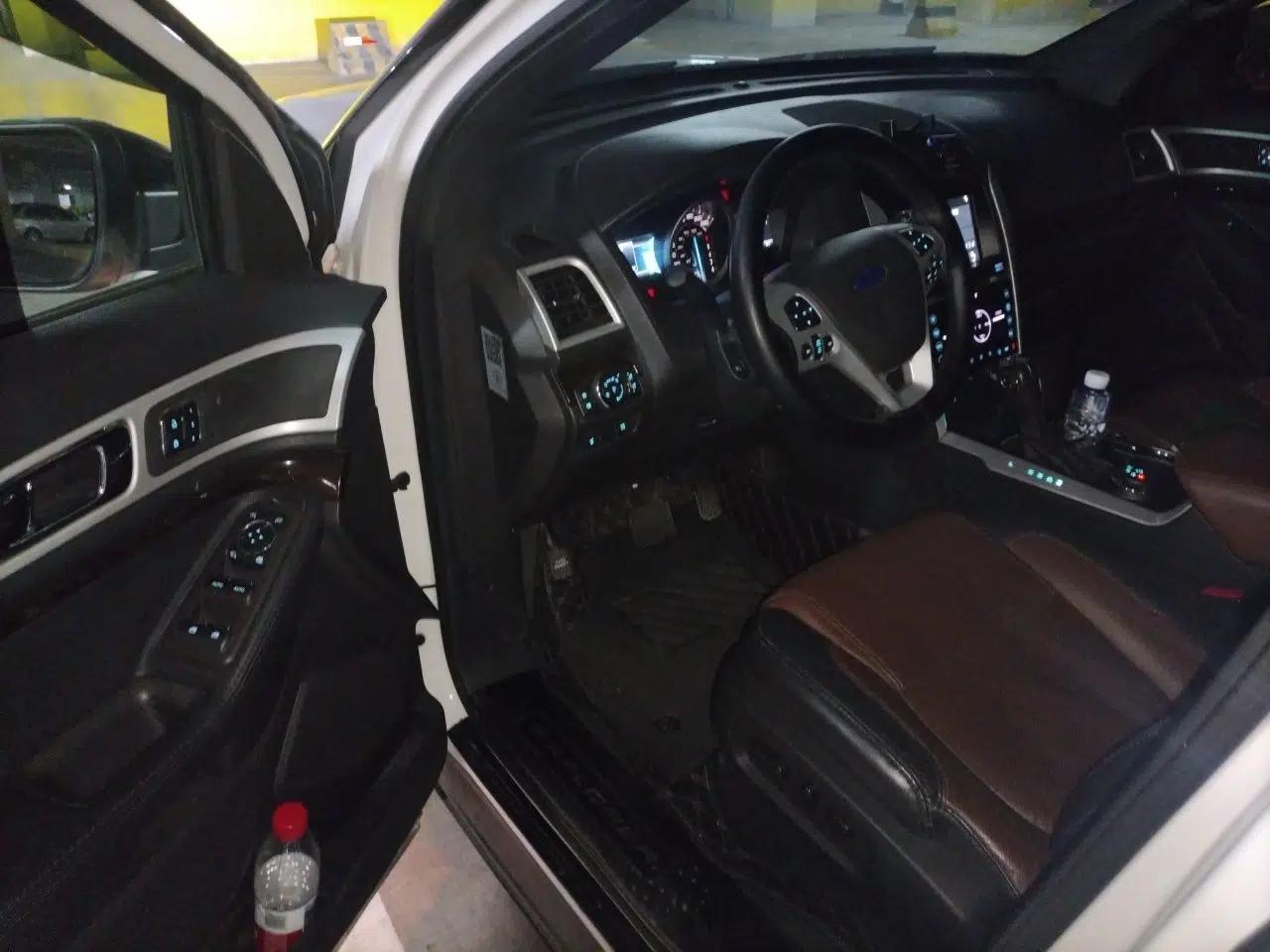 Ford Explorer 2013 3.5L Deluxe Model — миниатюра 17