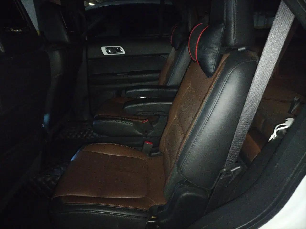 Ford Explorer 2013 3.5L Deluxe Model — миниатюра 18
