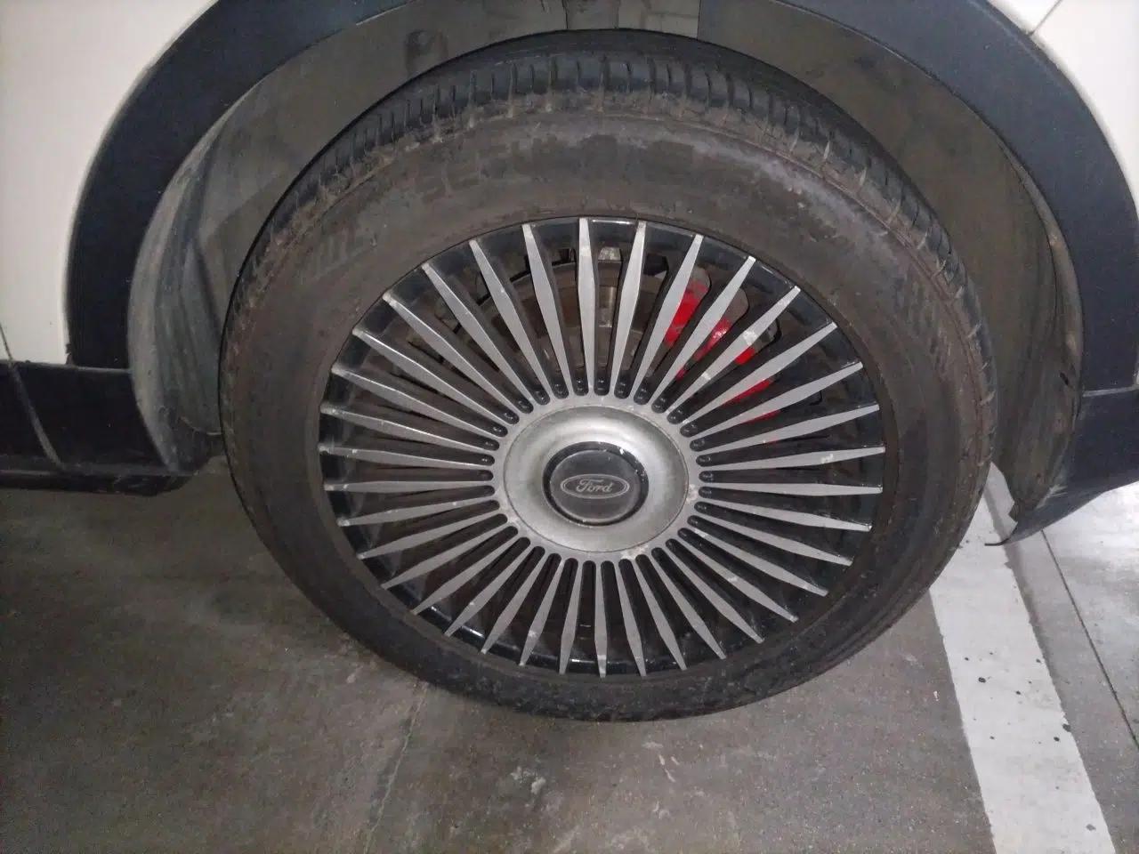 Ford Explorer 2013 3.5L Deluxe Model — миниатюра 8