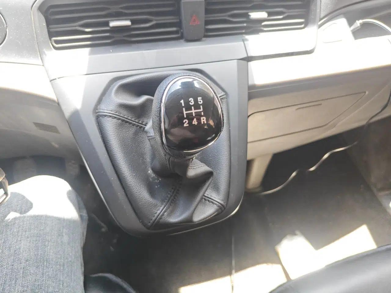 Ford Transit 2023 2.0T Diesel Manual Multifunction Commercial Vehicle Short Wheelbase Mid-Roof Design 5/6 Seats — миниатюра 15