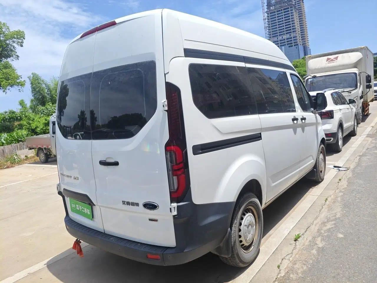 Ford Transit 2023 2.0T Diesel Manual Multifunction Commercial Vehicle Short Wheelbase Mid-Roof Design 5/6 Seats — миниатюра 6