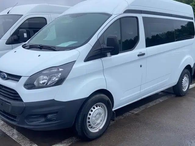 Ford Transit 2021 2.0T Diesel Manual Advanced Commercial Traveler Mid-axle Mid-roof 7-Seater China VI