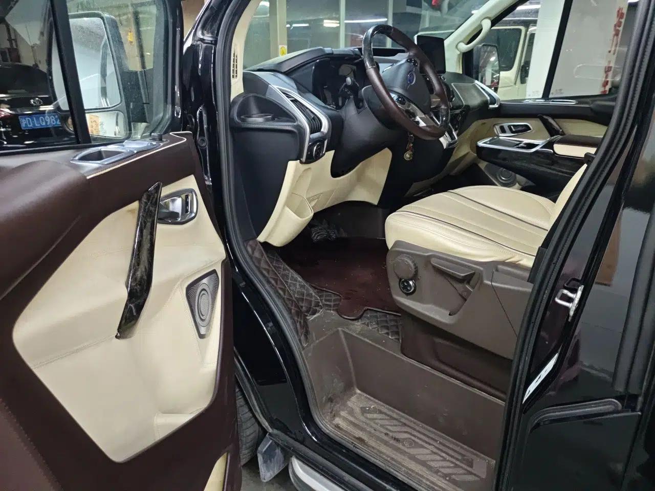 Ford Transit 2021 2.0T Gasoline Automatic Advanced Commercial Van Mid-Body Mid-Roof 7-Seater China VI Standard — миниатюра 17